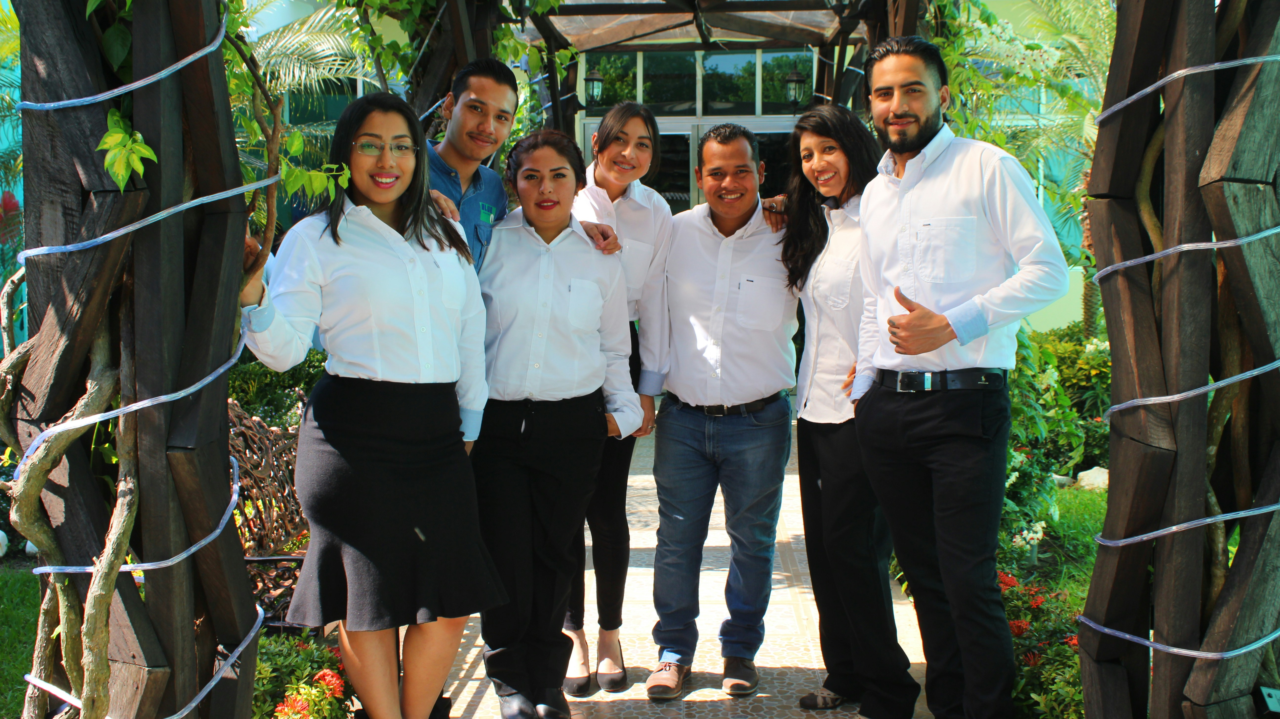 Gediro hotel team at the front desk